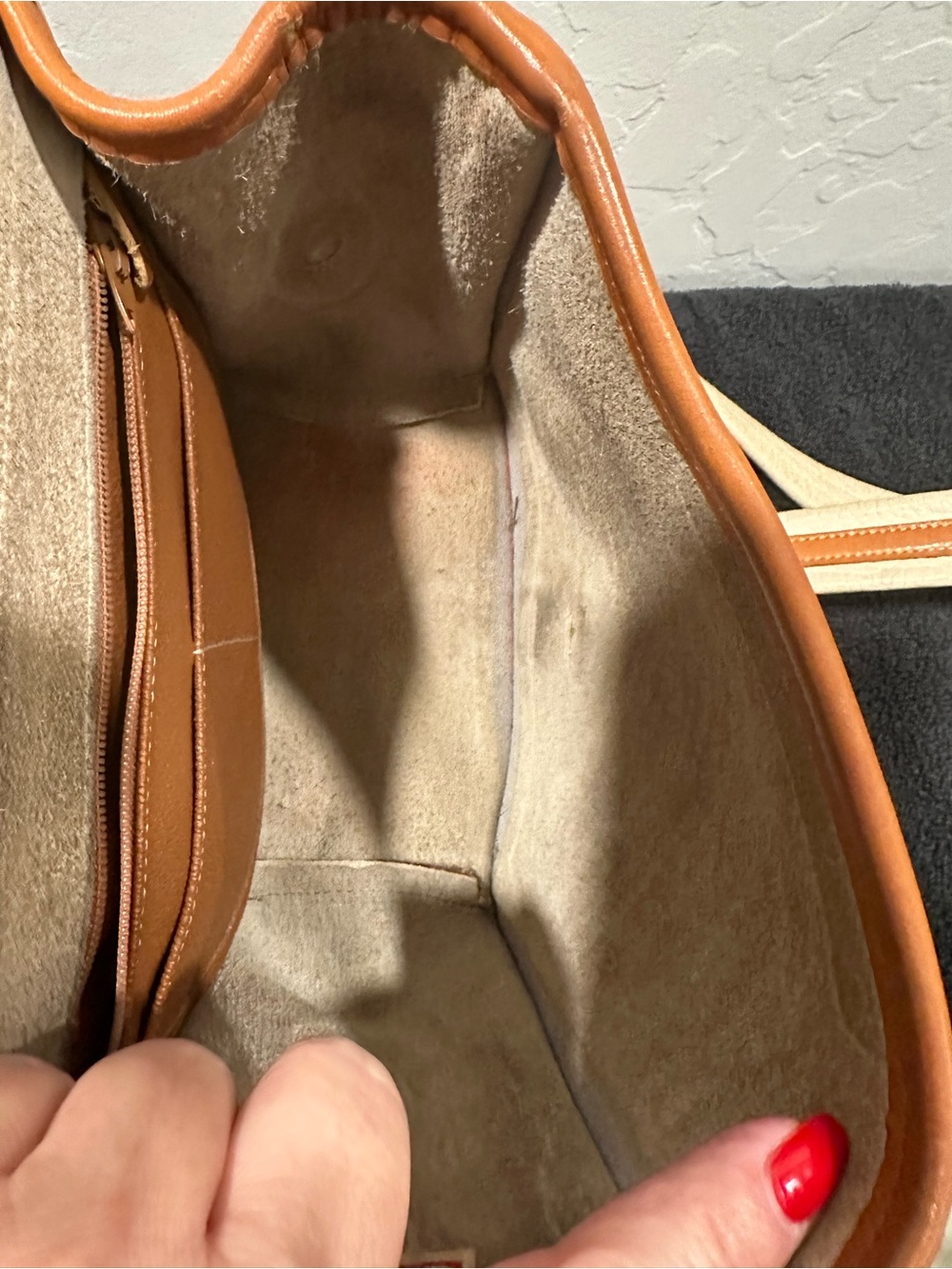 Vintage Dooney & Bourke Cream and Brown Pebble Leather Crossbody Bag - Picture 5 of 8